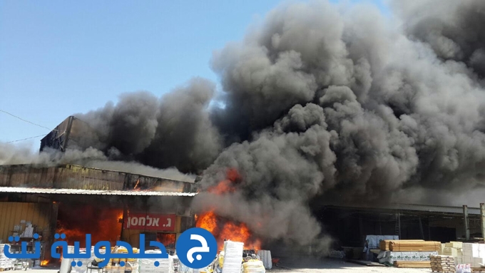إصابة خطيرة إثر حريق في مصنع في قلنسوة 
